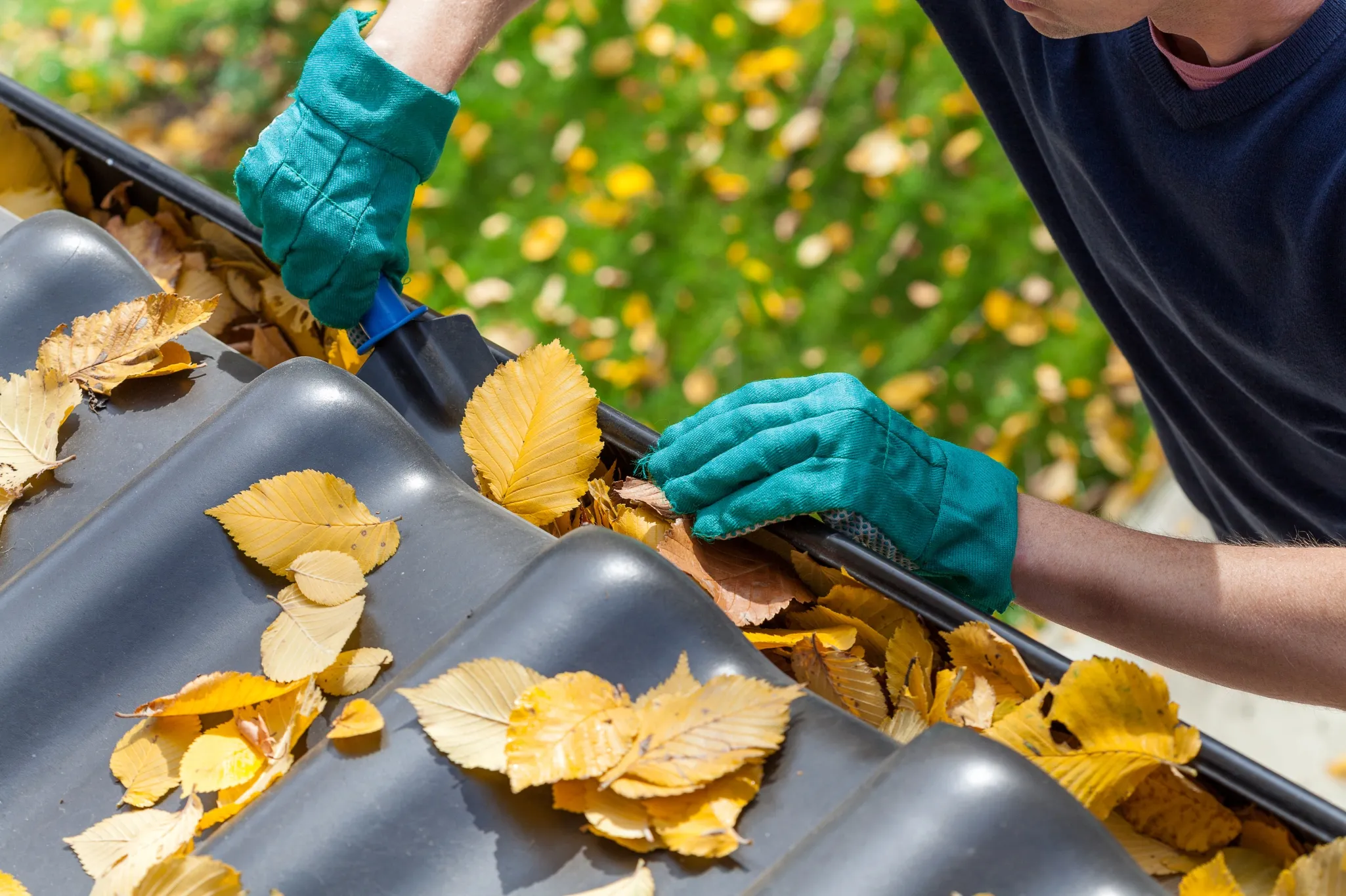 Cleaning debris from guttering